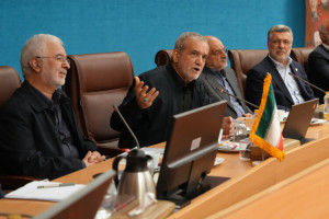 پزشکیان در دیدار برخط با استانداران مطرح کرد؛ تاکید بر بهرهگیری استانداران از ظرفیت فعالان اجتماعی و گروههای محلی در امور اجرایی