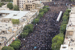 حضور سردار احمد وحیدی، طائب و نایب رئیس مجلس شورای اسلامی در مراسم تشیع شهدای حمله اسرائیل/ آقای گروسی در جایگاه آژانس انرژی اتمی دروغگو از آب درآمد