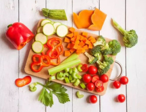 چه سبزیجاتی اسید اوریک را پایین می‌آورد ؟