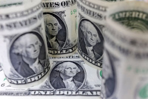 سقوط قیمت دلار در بازار جهانی