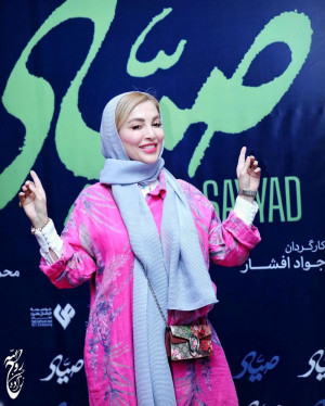 پوشش متفاوت ژیلا صادقی در اکران یک فیلم