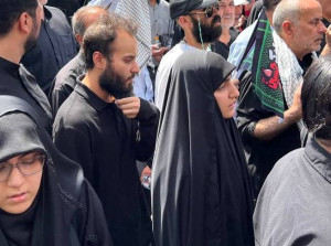 حضور فرزندان شهید سلیمانی در تشییع شهدا