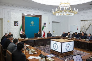 پزشکیان: با توانمندسازی اصناف، دولت را کوچک میکنیم!