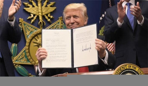 ایرانیان مقیم آمریکا به فرمان "ورود ممنوع" ترامپ اعتراض میکنند؟
