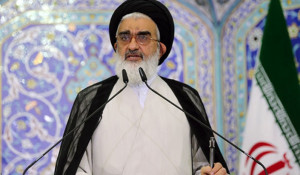 امام جمعه قم: نقش رهبر انقلاب در هدایت کشور از دل بحرانها بیبدیل است