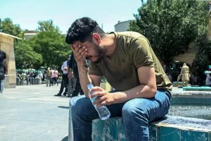 باد شدید همراه با گردو خاک در انتظار تهران