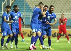 ساختار دفاعی استقلال از دست رفت:/ نقل و انتقالات آبی‌ها در وضعیت قرمز!