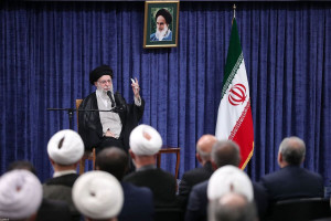ببینید | رهبر انقلاب: همه بدانند خدای متعال نصرت را برای ملّت ایران تضمین کرده است