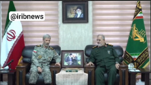 ببینید | دیدار و گفتگوی فرمانده کل ارتش و فرمانده کل سپاه