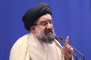 احمد خاتمی: ترامپ و سگ هار تربیت شده آنها(نتانیاهو)، ولایت ما را تهدید کردند/ به عنوان مدرس خارج فقه میگویم حکم شرعی ترامپ و نتانیاهو اعدام است