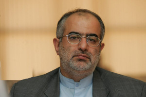 کنایه حسامالدین آشنا به وزیر اقتصاد دولت رئیسی / مگر سپاه مصوبه و سازو کار مستقل برای فروش پادگان دارد؟