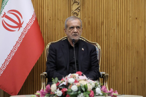 تصاویری از بازدید پزشکیان از بندر تجاری آستارا