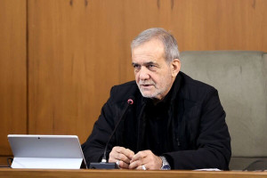 حضور پزشکیان در مراسم ترحیم پدر یک نماینده مجلس + تصاویر