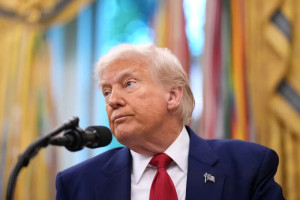 ترامپ: هدف بریکس ضربه به دلار است؛ تعرفهها پس از ماه اوت تمدید نمیشود