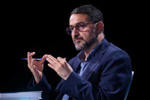 حمایت یک نماینده اصولگرا از پزشکیان/ مدعیان انقلابی، حق ندارند اصل مذاکرات با آمریکا را غیر شرافتمندانه بخوانند؛ مذاکره با اذنِ ولی فاقد شرف نخواهد شد