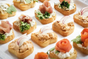 طرز تهیه ۳ مدل کاناپه تابستانی ؛ پیش غذای خوشمزه و فوری
