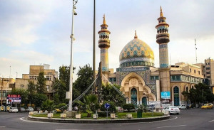 دیگر در امان نیستی به ۳ زبان + عکس | واکنش هنرمند یمنی به اکران کاریکاتورش در تهران