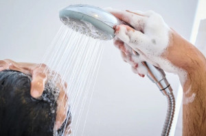 چرا صرف هزینه بیهوده؟ حمام ساده برای پوست کافی است