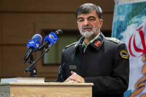 بوسه سردار رادان بر پیشانی پزشکیان+ عکس