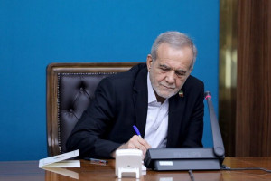 پزشکیان به ایرانیان مقیم خارج کشور: مسیر صلحآمیز را با جدیت دنبال میکنیم/ ما طرفدار دیپلماسی و مخالف جنگیم/ پنجره دیپلماسی باز است
