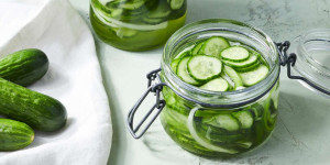 روش تهیه سس خیارشور برای ساندویچ با مواد ارزان