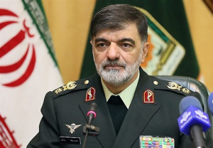 بوسه سردار رادان بر پیشانی پزشکیان | عکس