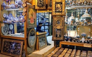 جلوه گری صنایع دستی در خیابان ویلا