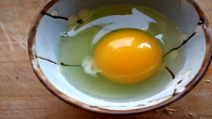 تشخیص تخم مرغ خراب: راهنمای کامل و گام به گام