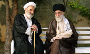 وقتی رهبر انقلاب کفشهایشان را برای این عالم بزرگوار جفت کردند | جزئیات ماجرا