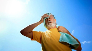 در این هوای گرم برای حفظ سلامت بدنمان چه کنیم؟