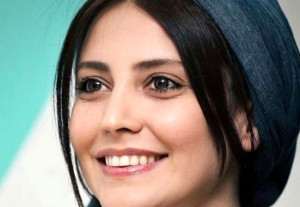 40 عکس جذاب شبنم قربانی، خانم بازیگر سریال طوبی + عکس همسر و بچه ها و دکوراسیون خانه اش