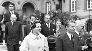 سفر به ایام قدیم سال 1330؛ تیپ فرح دیبا پهلوی وقتی دانش آموز دبیرستان بود!