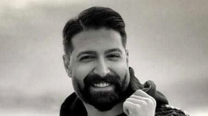 فیلم غوغای خوانندگی بی نظیر حمید هیراد با آهنگ نوستالژی در خانه اش/ کدوم کوه و کمر نقش تو داره یار