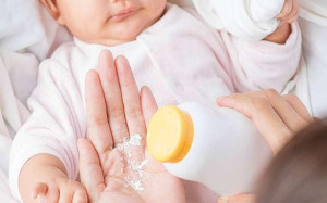 عرقسوز شدن گردن نوزاد در تابستان؛ روشهای پیشگیری و درمان خانگی