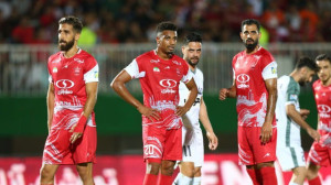 مدافع پرسپولیس چمدان سفر بست