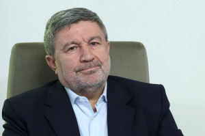 الیاس حضرتی: سخت گیریهای اجتماعی را شروع نکنیم