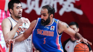 ستاره ۴۰ ساله بسکتبال ایران در راه لیگ بسکتبال چین!