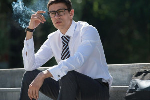 یک عادت رایج که به بینایی آسیب میزند