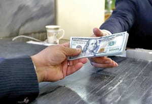 بازار ارز زیر ذره بین/ سرنوشت دلار چه می شود؟