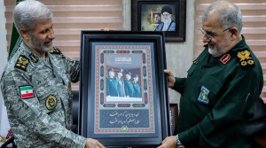 صحنه تماشایی در دیدار فرماندهان سپاه و ارتش