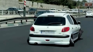 حرکت عجیب راننده پژو 206 در خیابانهای تهران