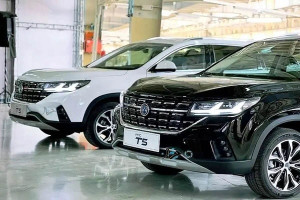 سوءاستفاده فرداموتور از شرایط جنگ/ گول زدن مشتری با خودروهای نرسیده؟