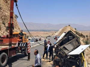علت واژگونی اتوبوس در محور فیروزآباد ـ کوار اعلام شد