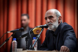 حمله حسین شریعتمداری به موافقان مذاکره : هم خائناند هم احمق