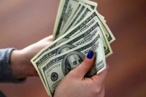 خروج گسترده سرمایه از بازار آمریکا در پی شوک شدید ترامپ به دلار