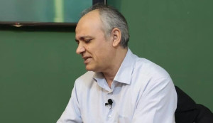احمد زیدآبادی : ظاهراً "عادیسازی جنگ" در دستور کار برخی مسئولان قرار گرفته است