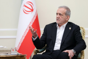  روزنامه هم میهن : پزشکیان به‌درستی شعار وفاق را انتخاب کرد، ولی مشکل اصلی، فقدان سیاست‌های جدید است