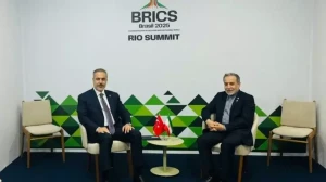وزیران خارجه ایران و ترکیه در حاشیه اجلاس بریکس با یکدیگر گفتوگو کردند