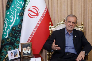 پزشکیان: شعار «مرگ بر آمریکا» بههیچوجه به معنای مرگ بر مردم یا حتی مسئولان آمریکا نیست/ برای هر نوع همکاری اقتصادی، صنعتی و تجاری با آمریکاییها آمادگی داریم