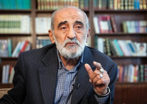 حسین شریعتمداری: خوشبختانه خبرها میگویند بستن تنگه هرمز در دستور کار نمایندگان مجلس قرار گرفته